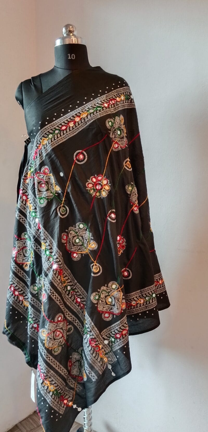 MULTICOLOURS BANDHANI SHAWLS - Image 8