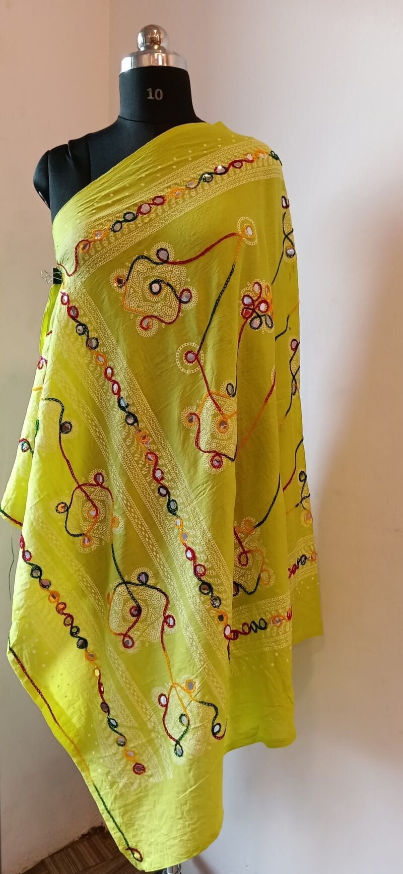 MULTICOLOURS BANDHANI SHAWLS - Image 3